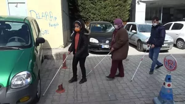 ENGELLERİ; GÖRMEYEN GÖZLERİ DEĞİL, KALDIRIMLARDAKİ ARAÇLAR VE EŞYALAR ENGELLERİ; GÖRMEYEN GÖZLERİ DEĞİL, KALDIRIMLARDAKİ ARAÇLAR VE EŞYALAR