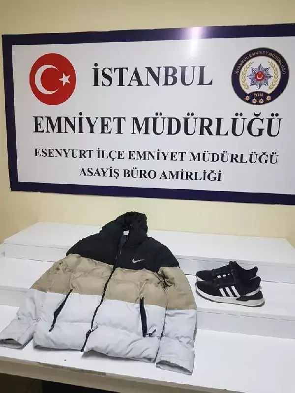 Son dakika... ESENYURT'TA ÇOCUKLU KADININ KONUŞTUĞU SIRADA TELEFONUNU BÖYLE ALIP KAÇTILAR Son dakika... ESENYURT'TA ÇOCUKLU KADININ KONUŞTUĞU SIRADA TELEFONUNU BÖYLE ALIP KAÇTILAR