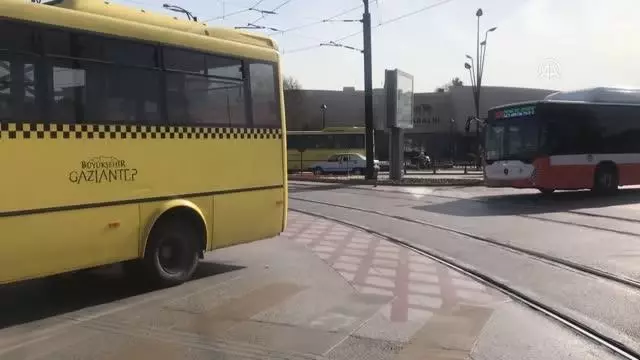 Başkentte sokağa çıkma kısıtlamasının uygulanmadığı ilk cumartesi günü sokaklarda hareketlilik yaşandı Başkentte sokağa çıkma kısıtlamasının uygulanmadığı ilk cumartesi günü sokaklarda hareketlilik yaşandı