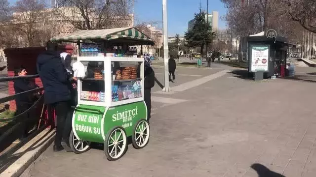 Başkentte sokağa çıkma kısıtlamasının uygulanmadığı ilk cumartesi günü sokaklarda hareketlilik yaşandı Başkentte sokağa çıkma kısıtlamasının uygulanmadığı ilk cumartesi günü sokaklarda hareketlilik yaşandı