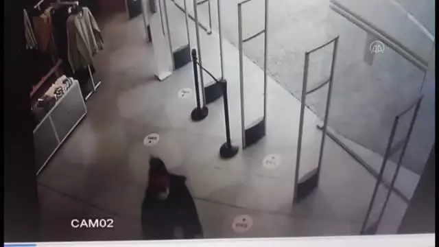 Hırsızlık yaptıkları iddiasıyla yakalanan 3 kişi tutuklandı Hırsızlık yaptıkları iddiasıyla yakalanan 3 kişi tutuklandı