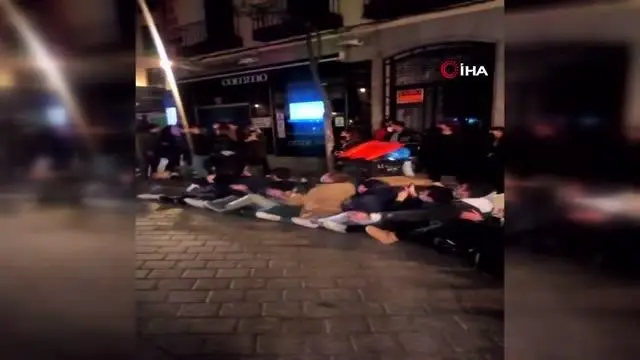 - İspanyalı gençlerden Covid-19 önlemlerini hiçe sayan oyun - İspanyalı gençlerden Covid-19 önlemlerini hiçe sayan oyun