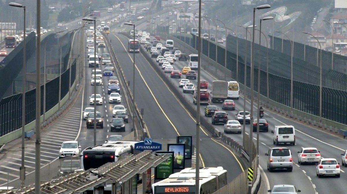 İstanbul'da kısıtlamasız ilk Cumartesi'de trafik yoğunluğu arttı