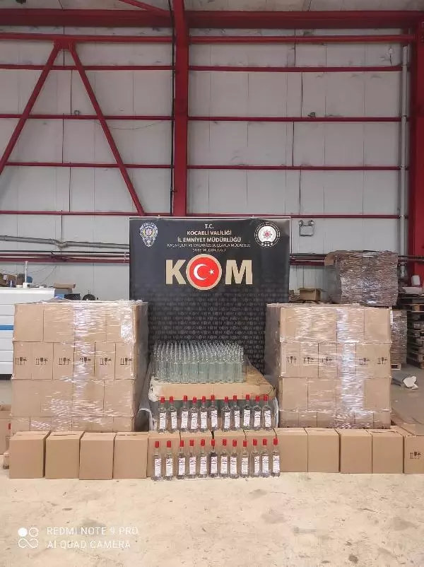 Kaçak imalathaneye baskın 15 ton ve 1200 şişe sahte 'etil alkol' ele geçirildi Kaçak imalathaneye baskın 15 ton ve 1200 şişe sahte 'etil alkol' ele geçirildi