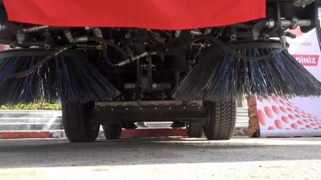 Kademe AŞ, Pınarhisar Belediyesi için ürettiği yerli ve milli 'AGA 2100 Kompakt Yol Süpürme Araçları'nı teslim etti Kademe AŞ, Pınarhisar Belediyesi için ürettiği yerli ve milli 'AGA 2100 Kompakt Yol Süpürme Araçları'nı teslim etti