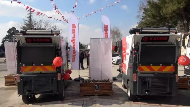Kademe AŞ, Pınarhisar Belediyesi için ürettiği yerli ve milli 'AGA 2100 Kompakt Yol Süpürme Araçları'nı teslim etti Kademe AŞ, Pınarhisar Belediyesi için ürettiği yerli ve milli 'AGA 2100 Kompakt Yol Süpürme Araçları'nı teslim etti