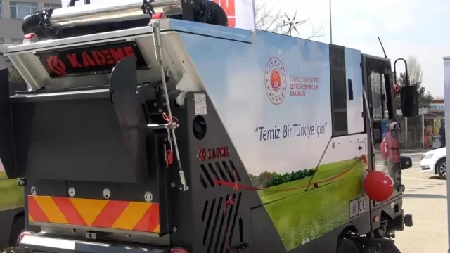 Kademe AŞ, Pınarhisar Belediyesi için ürettiği yerli ve milli 'AGA 2100 Kompakt Yol Süpürme Araçları'nı teslim etti Kademe AŞ, Pınarhisar Belediyesi için ürettiği yerli ve milli 'AGA 2100 Kompakt Yol Süpürme Araçları'nı teslim etti