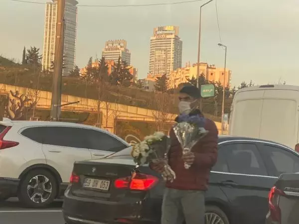 KADIKÖY'DE POLİS TRAFİĞİ TEHLİKEYE DÜŞÜREN DİLENCİ VE SEYYAR SATICILARA GÖZ AÇTIRMADI KADIKÖY'DE POLİS TRAFİĞİ TEHLİKEYE DÜŞÜREN DİLENCİ VE SEYYAR SATICILARA GÖZ AÇTIRMADI