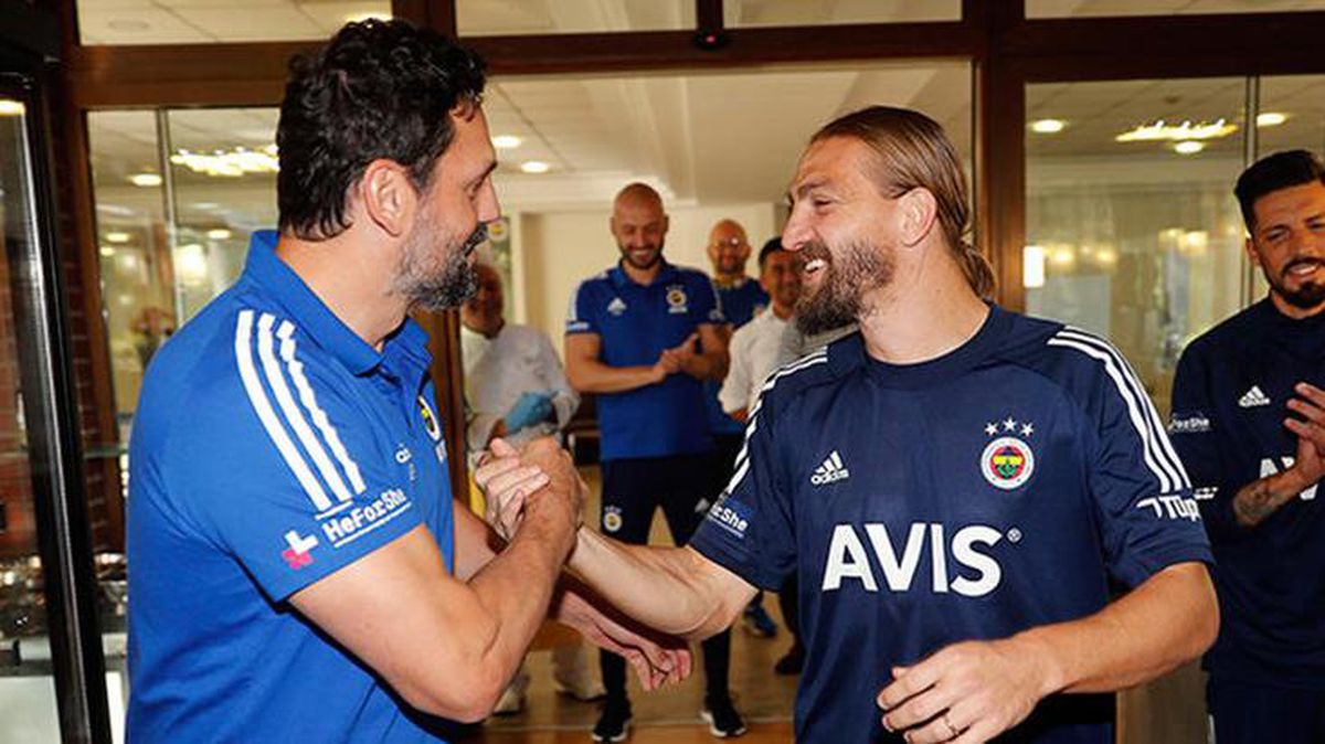 Kadro dışı kalan Caner Erkin, teknik direktör Erol Bulut'u arayarak özür diledi