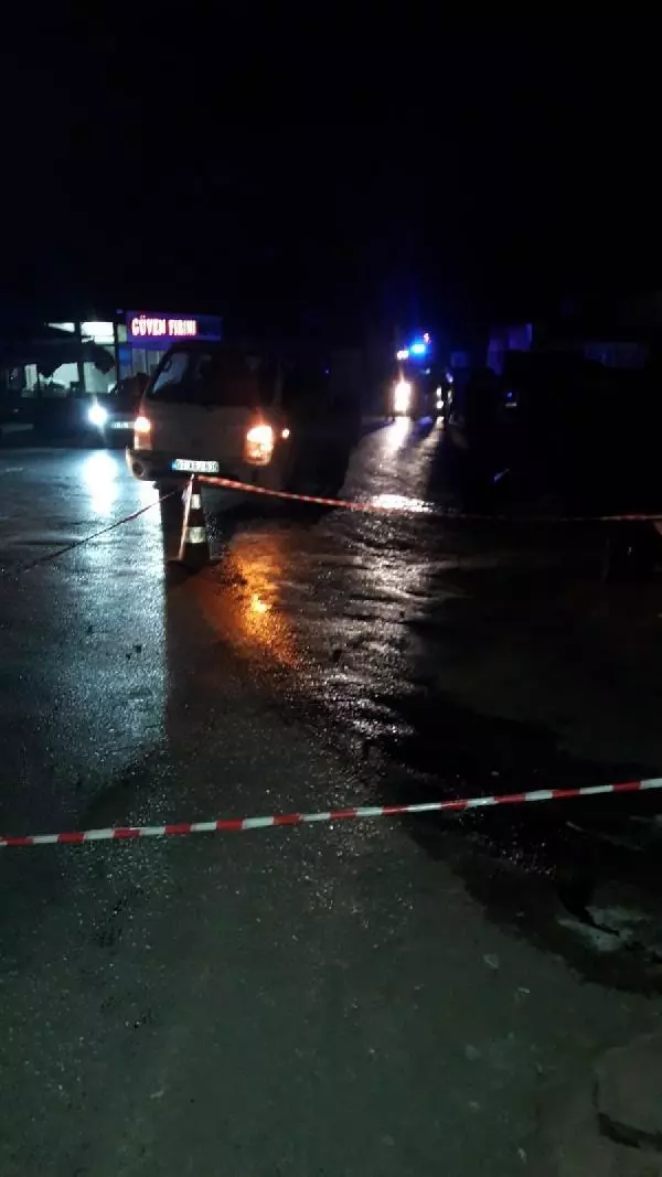 Kamyonetle çarpışan otomobildeki karı- koca yaralandı Kamyonetle çarpışan otomobildeki karı- koca yaralandı