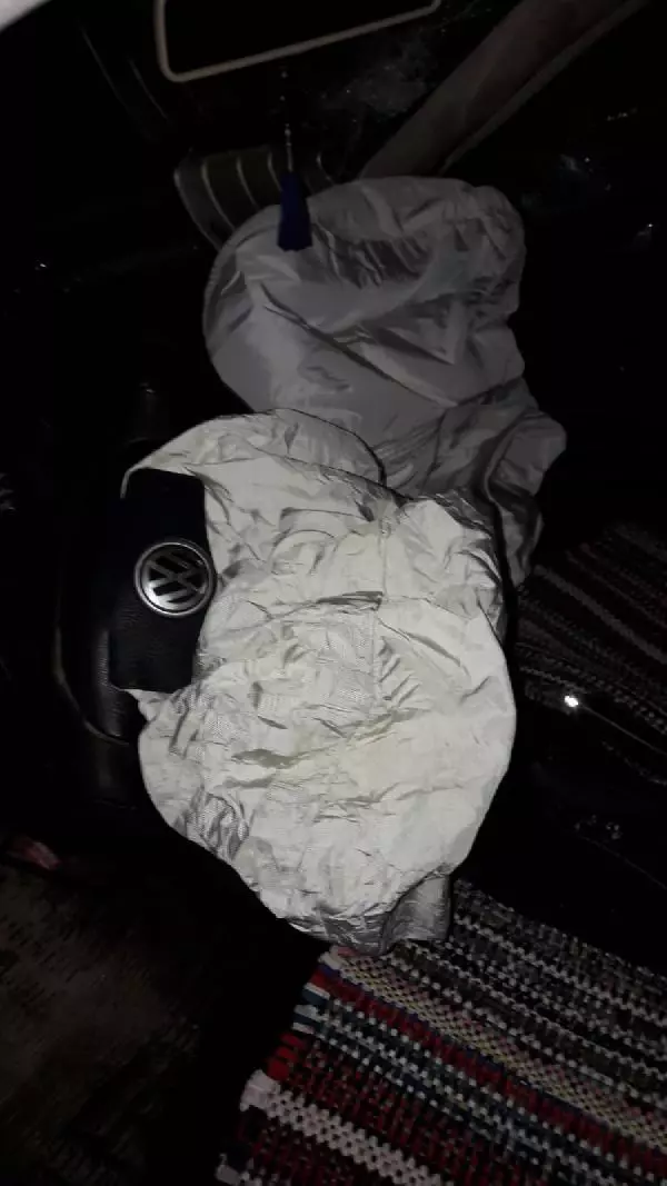 Kamyonetle çarpışan otomobildeki karı- koca yaralandı Kamyonetle çarpışan otomobildeki karı- koca yaralandı