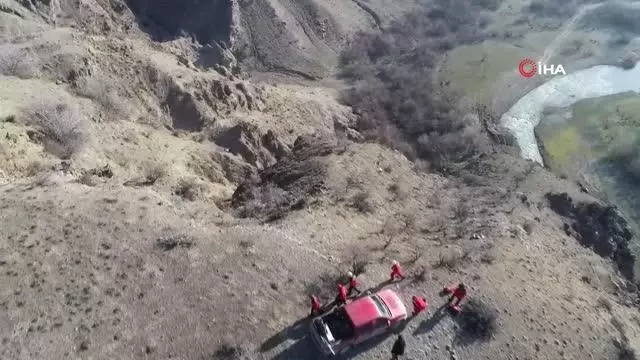 Kayalıkta mahsur kalan keçiyi AKUT kurtardı Kayalıkta mahsur kalan keçiyi AKUT kurtardı