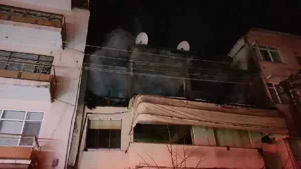 Son dakika gündem: Kıraathanenin deposunda çıkan yangın, binayı küle çevirdi Son dakika gündem: Kıraathanenin deposunda çıkan yangın, binayı küle çevirdi
