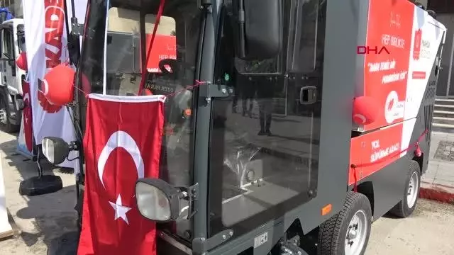 KIRKLARELİ Albayrak Grubu'ndan Pınarhisar Belediyesi'ne yerli ve milli süpürge aracı KIRKLARELİ Albayrak Grubu'ndan Pınarhisar Belediyesi'ne yerli ve milli süpürge aracı