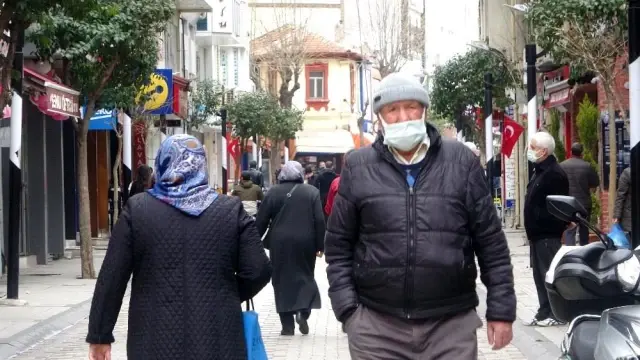 Kırklareli'nde kısıtlamasız ilk cumartesi günü cadde ve sokaklar hareketli