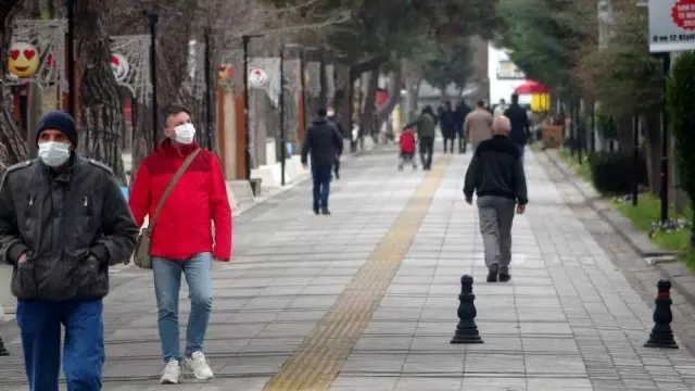 Kırklareli'nde kısıtlamasız ilk cumartesi günü cadde ve sokaklar hareketli