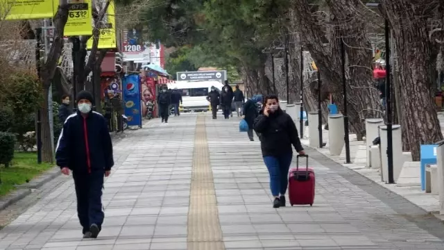 Kırklareli'nde kısıtlamasız ilk cumartesi günü cadde ve sokaklar hareketli