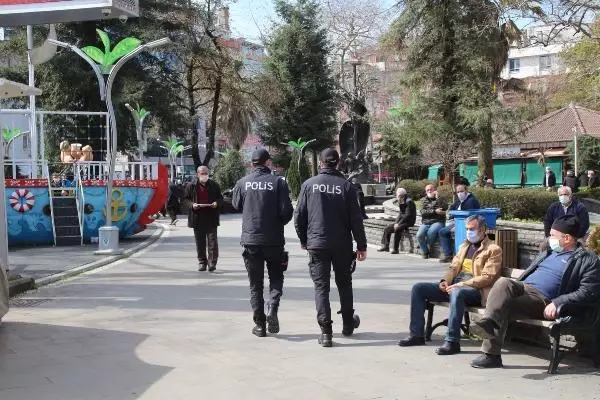 RİZE 'Kırmızı' kategorideki Rize'de, sokaklar yoğun RİZE 'Kırmızı' kategorideki Rize'de, sokaklar yoğun