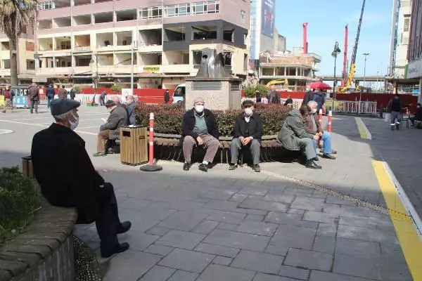RİZE 'Kırmızı' kategorideki Rize'de, sokaklar yoğun RİZE 'Kırmızı' kategorideki Rize'de, sokaklar yoğun