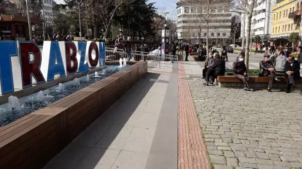 TRABZON 'Kırmızı' kategorideki Trabzon'da sahil ve parklar doldu TRABZON 'Kırmızı' kategorideki Trabzon'da sahil ve parklar doldu