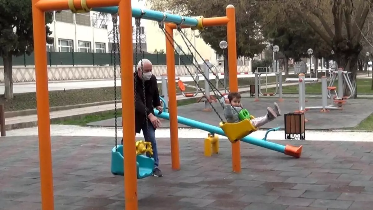 Kısıtlama kalktı, vatandaş soluğu sokakta aldı