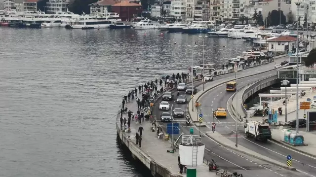 Kısıtlamasız ilk cumarteside 'Kıymetini bilelim' diyen Bakan Koca'yı dinleyen olmadı Kısıtlamasız ilk cumarteside 'Kıymetini bilelim' diyen Bakan Koca'yı dinleyen olmadı