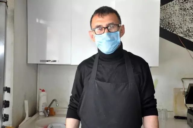 Kız kardeşler, işlettikleri döner dükkânıyla erkeklere taş çıkartıyor Kız kardeşler, işlettikleri döner dükkânıyla erkeklere taş çıkartıyor