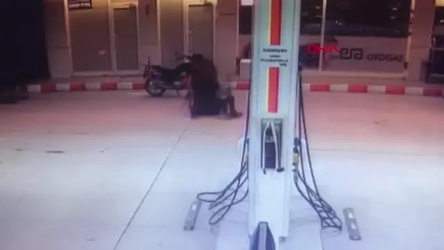 Son dakika haberi... KOCAELİ Veresiye vermeyen market görevlisinin darbedilmesi kamerada Son dakika haberi... KOCAELİ Veresiye vermeyen market görevlisinin darbedilmesi kamerada