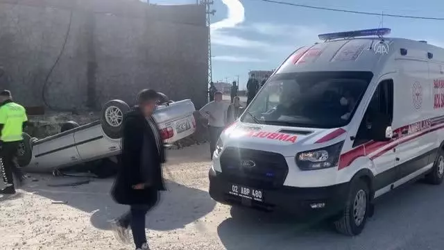 Kontrolden çıkan otomobil takla attı: 3 yaralı Kontrolden çıkan otomobil takla attı: 3 yaralı