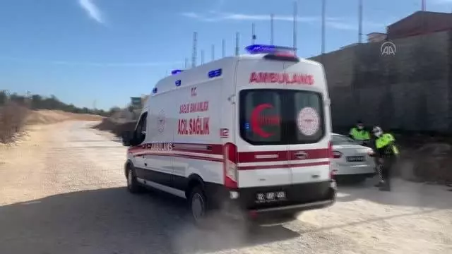 Kontrolden çıkan otomobil takla attı: 3 yaralı Kontrolden çıkan otomobil takla attı: 3 yaralı