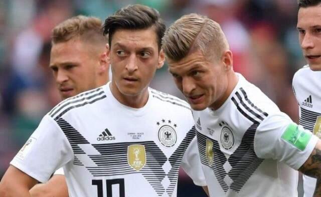 Kroos said that Mesut Özil received severe insults for criticizing the process of leaving the German National Team.