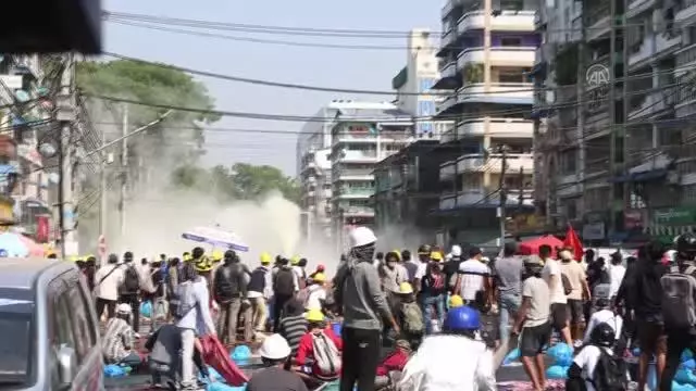 KUALA LUMPUR - Myanmar'da protestocular BM'den 'Koruma Sorumluluğu' talep etti KUALA LUMPUR - Myanmar'da protestocular BM'den 'Koruma Sorumluluğu' talep etti
