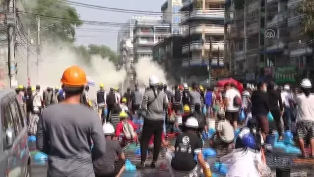 KUALA LUMPUR - Myanmar'da protestocular BM'den 'Koruma Sorumluluğu' talep etti KUALA LUMPUR - Myanmar'da protestocular BM'den 'Koruma Sorumluluğu' talep etti