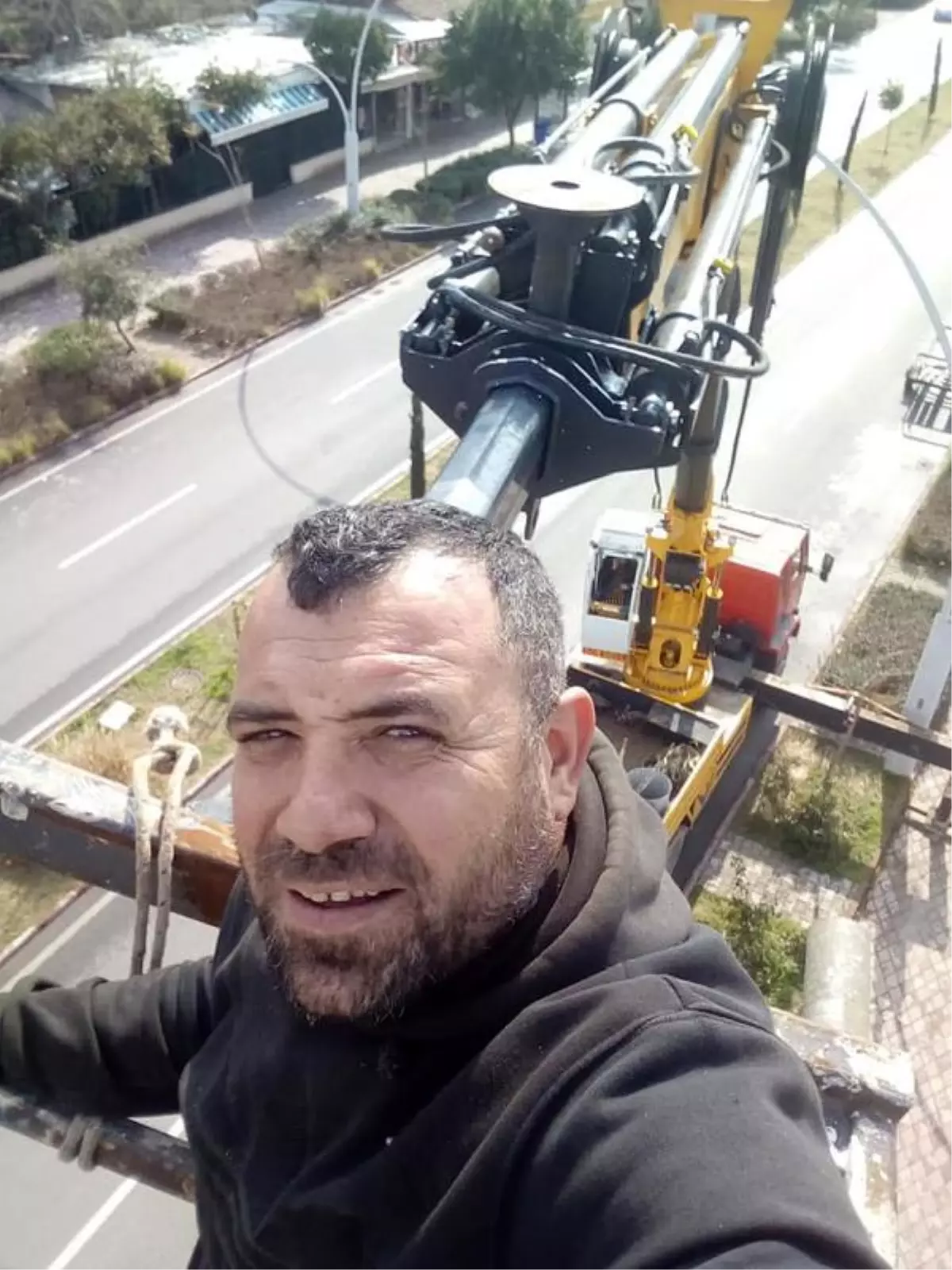 Makineleri TIR'a yüklerken 2 metre yükseklikten düşüp, öldü