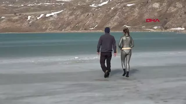 MİLLİ SPORCU BİRGÜL ERKEN'DEN SİVAS'TA 'KADINLAR GÜNÜ' DALIŞI MİLLİ SPORCU BİRGÜL ERKEN'DEN SİVAS'TA 'KADINLAR GÜNÜ' DALIŞI