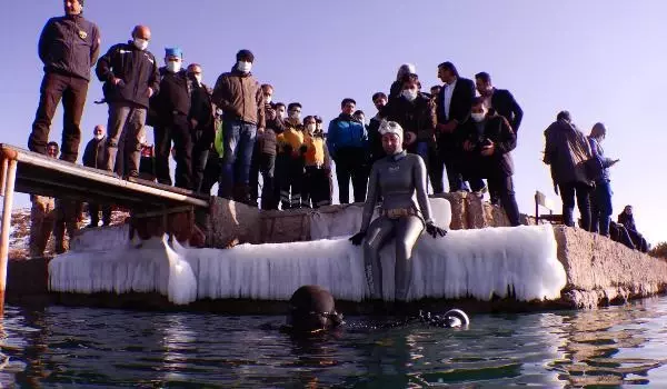 MİLLİ SPORCU BİRGÜL ERKEN'DEN SİVAS'TA 'KADINLAR GÜNÜ' DALIŞI MİLLİ SPORCU BİRGÜL ERKEN'DEN SİVAS'TA 'KADINLAR GÜNÜ' DALIŞI