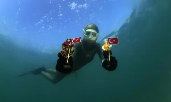 MİLLİ SPORCU BİRGÜL ERKEN'DEN SİVAS'TA 'KADINLAR GÜNÜ' DALIŞI MİLLİ SPORCU BİRGÜL ERKEN'DEN SİVAS'TA 'KADINLAR GÜNÜ' DALIŞI
