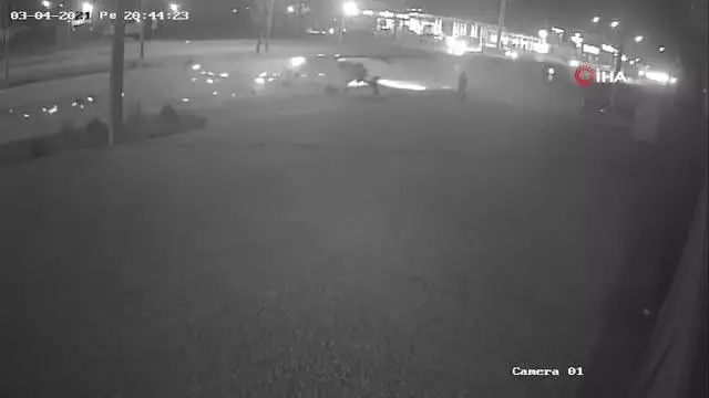 Moto kuryenin hayatını kaybettiği feci kaza kamerada Moto kuryenin hayatını kaybettiği feci kaza kamerada