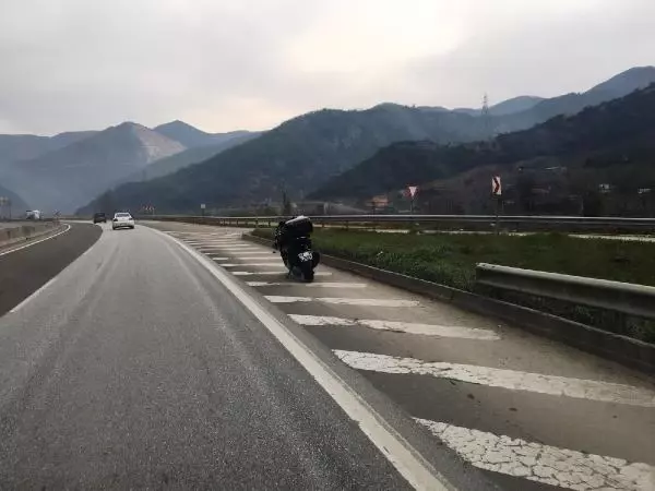 SAKARYA Motosikletle tatile giden iki arkadaş kaza yaptı 1 ölü, 1 yaralı SAKARYA Motosikletle tatile giden iki arkadaş kaza yaptı 1 ölü, 1 yaralı