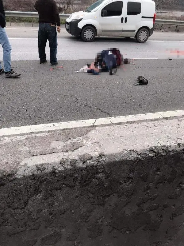 SAKARYA Motosikletle tatile giden iki arkadaş kaza yaptı 1 ölü, 1 yaralı SAKARYA Motosikletle tatile giden iki arkadaş kaza yaptı 1 ölü, 1 yaralı
