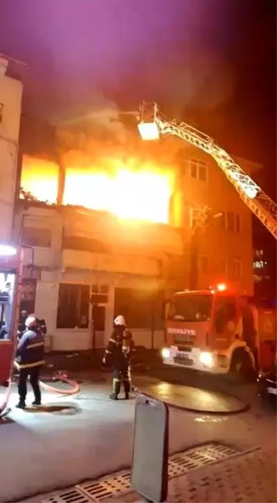 Piknik tüpü patladı, depo alev alev yandı Piknik tüpü patladı, depo alev alev yandı