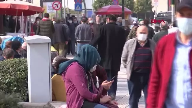 RİZE 'Kırmızı' kategorideki Rize'de, sokaklar yoğun RİZE 'Kırmızı' kategorideki Rize'de, sokaklar yoğun