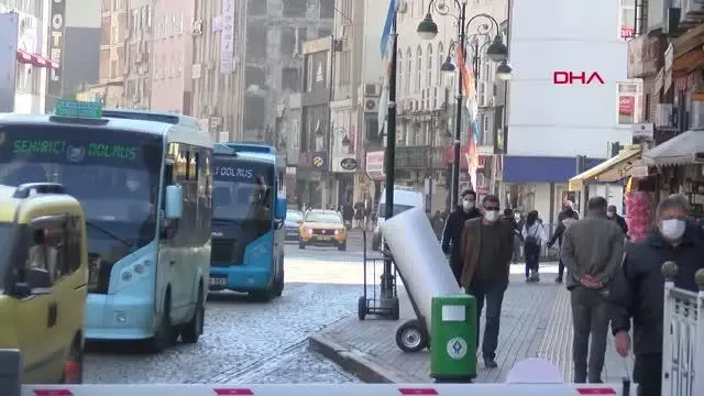 RİZE 'Kırmızı' kategorideki Rize'de, sokaklar yoğun RİZE 'Kırmızı' kategorideki Rize'de, sokaklar yoğun