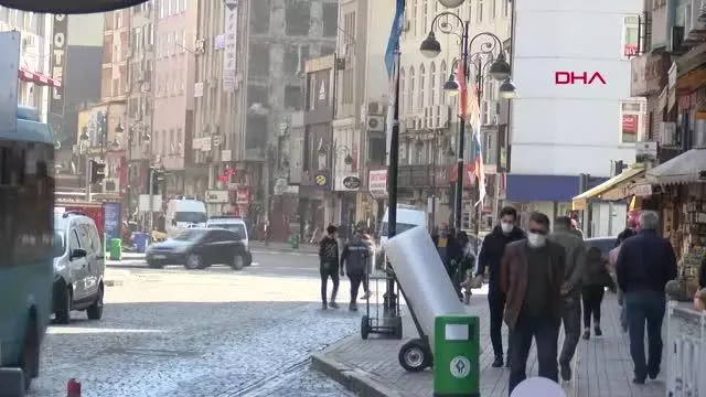 RİZE 'Kırmızı' kategorideki Rize'de, sokaklar yoğun RİZE 'Kırmızı' kategorideki Rize'de, sokaklar yoğun