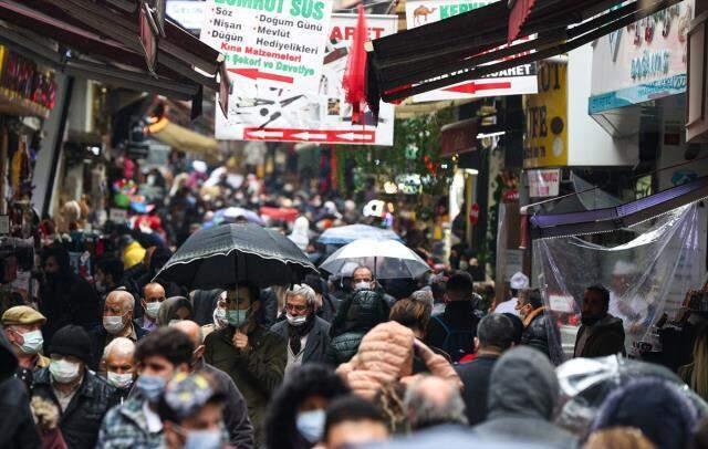 Sağlık Bakanı Fahrettin Koca uyarsa da vatandaş dışarı akın etti, İstanbul'da trafik yoğunluğu %76'yı buldu