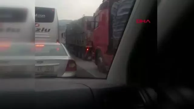 SAKARYA Motosikletle tatile giden iki arkadaş kaza yaptı 1 ölü, 1 yaralı SAKARYA Motosikletle tatile giden iki arkadaş kaza yaptı 1 ölü, 1 yaralı