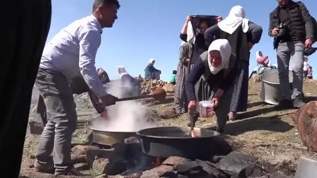 ŞANLIURFA - Kuraklık endişesi yaşayan çiftçiler yağmur duasına çıktı ŞANLIURFA - Kuraklık endişesi yaşayan çiftçiler yağmur duasına çıktı