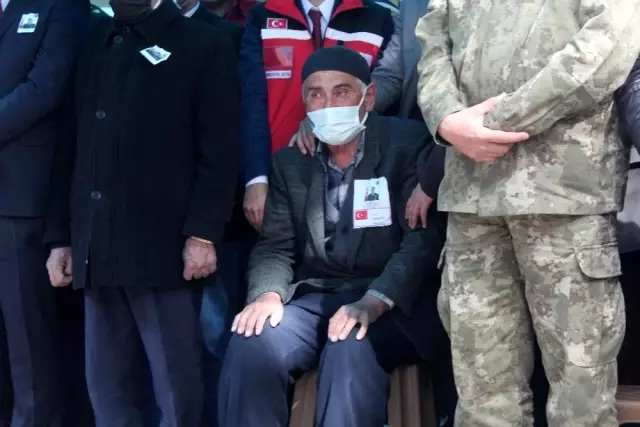Şehit Astsubay Kıdemli Başçavuş Mehmet Demir son yolculuğuna uğurlandı Şehit Astsubay Kıdemli Başçavuş Mehmet Demir son yolculuğuna uğurlandı