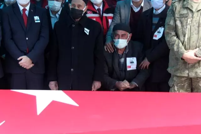 Şehit Astsubay Kıdemli Başçavuş Mehmet Demir son yolculuğuna uğurlandı Şehit Astsubay Kıdemli Başçavuş Mehmet Demir son yolculuğuna uğurlandı