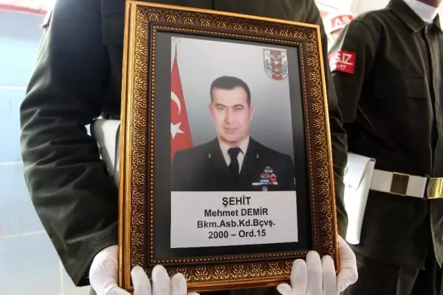 Şehit Astsubay Kıdemli Başçavuş Mehmet Demir son yolculuğuna uğurlandı Şehit Astsubay Kıdemli Başçavuş Mehmet Demir son yolculuğuna uğurlandı
